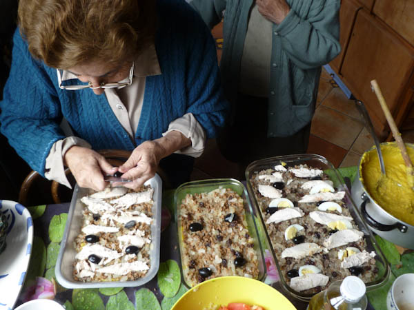 Assembling the pastel de choclo