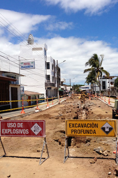 galapagos excavation avenida charles darwin