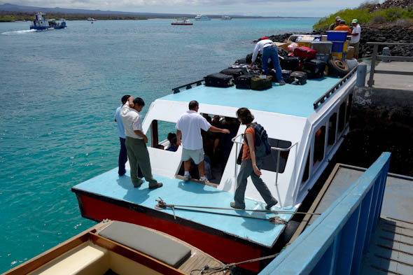 galapagos airport water taxi