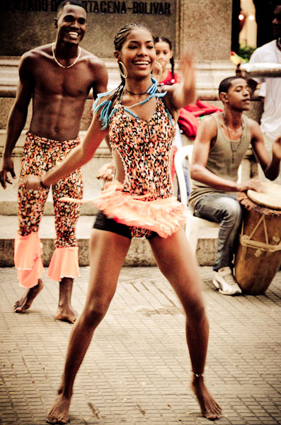Afro-Caribbean-dancer-cartagena-colombia-bolivar-square