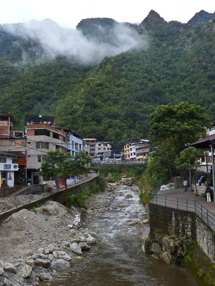 travel to machu picchu - stay in Aguas Calientes