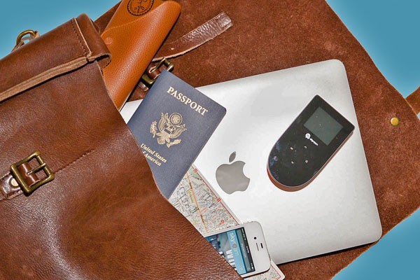 Skyroam Internet Hotspot | Best holiday gift ideas for travelers